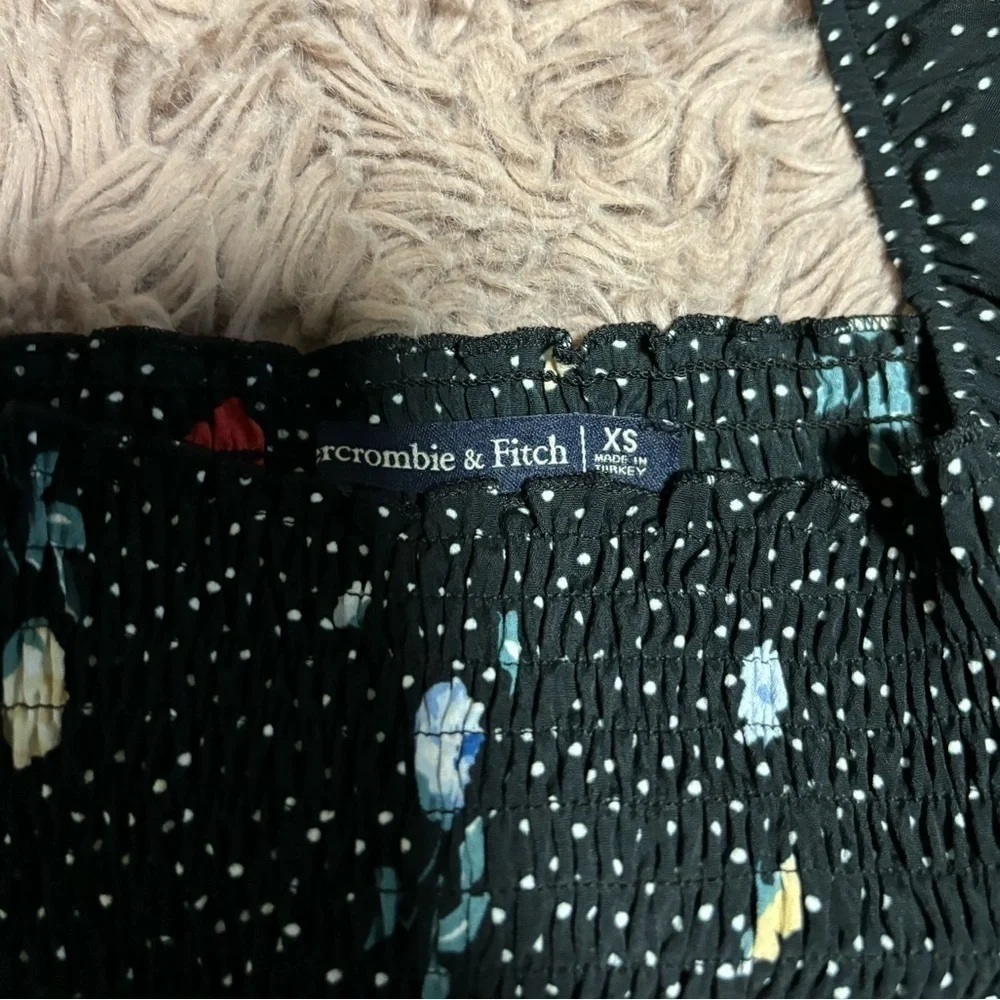 Abercrombie and Fitch Women Black Floral Smocked Crop Blouse